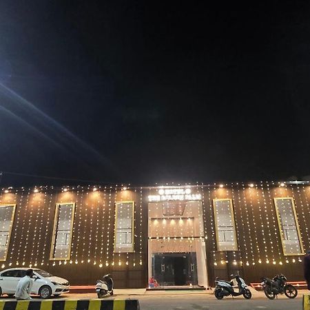 The Golden Palm Khajuraho Hotel Exterior photo
