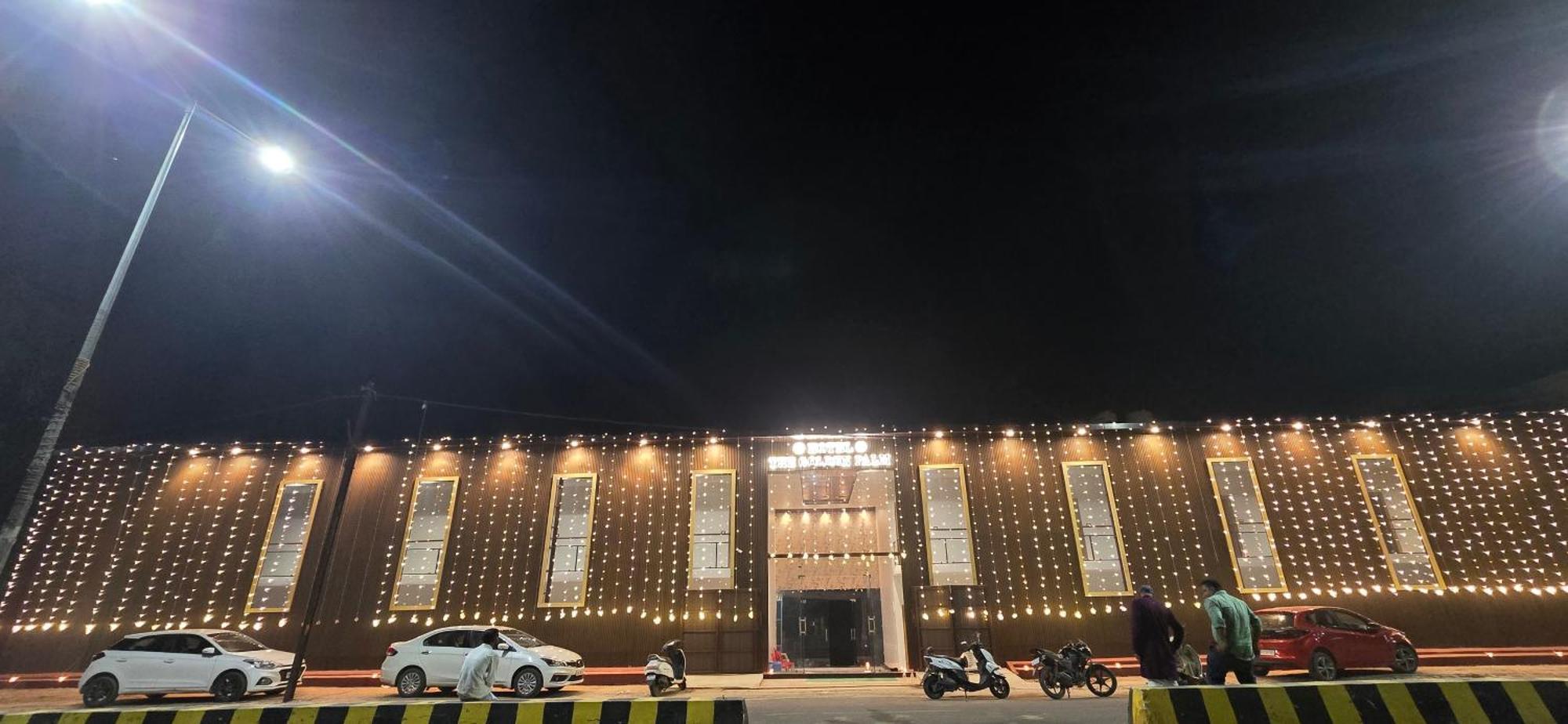 The Golden Palm Khajuraho Hotel Exterior photo